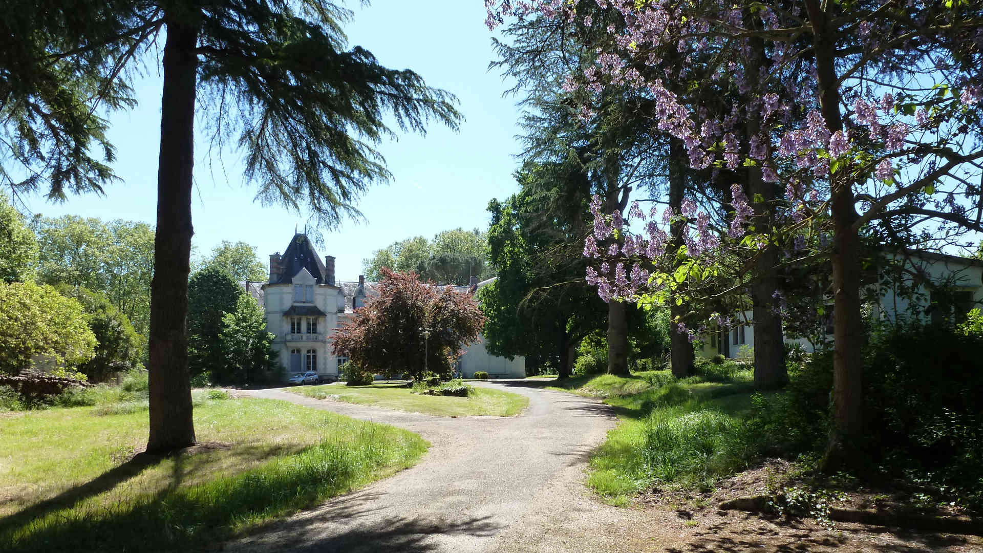 Arrivée au Château de Morin, demeure de charme en Nouvelle-Aquitaine