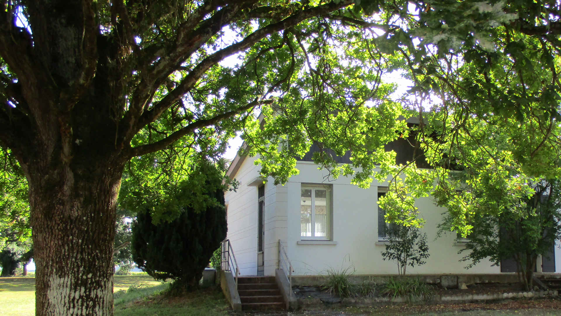 Hébergement : gîte indépendant, à proximité immédiate du château et dans le parc de 7 hectares du château de Morin 